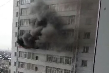 Фотография к новости: Из-за пожара из многоэтажки в Шымкенте эвакуировали более 50 человек