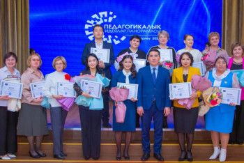 Фотография к новости: Педагогов наградили за лучшие видеоуроки и видеолекции