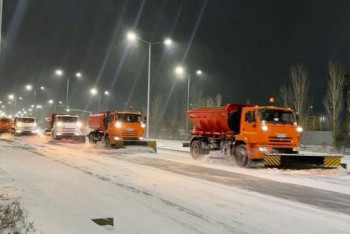 Фотография к новости: В Астане ликвидируют последствия сильного снегопада