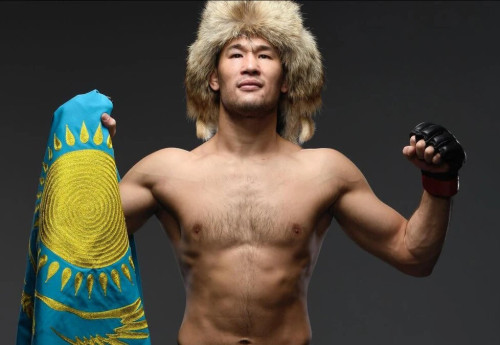 Фотография к новости: Как встречали Шавката Рахмонова в Алматы