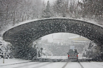 Фотография к новости: Непогода парализовала движение на трассах в 7 областях Казахстана