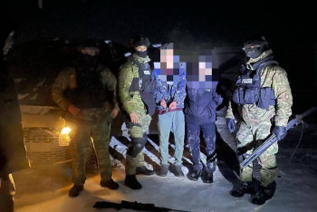 Фотография к новости: Убили и сожгли тело: Подозреваемых в убийстве нашли в землянке в Алматы