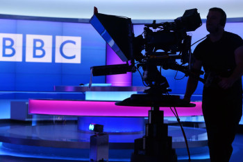 Фотография к новости: Неизвестные бросили гранату на корпоративе Русской службы "Би-би-си" в Риге