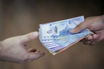 Фотография к новости: Названа средняя сумма денежного перевода из Казахстана за рубеж