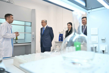 Фотография к новости: Токаев посетил Центр санитарно-эпидемиологической экспертизы