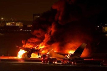 Фотография к новости: Пять человек погибли после столкновения самолётов в аэропорту Токио