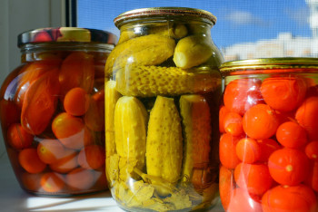 Фотография к новости: Поели огурцы: Ботулизмом заразились двое жителей Туркестанской области