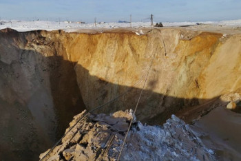 Фотография к новости: Трагедия на "Майкаинзолото": Семьям погибших и пропавших спасателей выплатят по 4,5 млн тенге