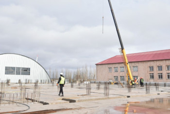 Фотография к новости: Почти на 2 млн тенге оштрафовали строившего ФОК подрядчика в Акмолинской области