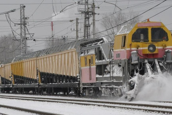 Фотография к новости: Сколько снега вывезли с железнодорожных путей с начала зимы рассказали в КТЖ