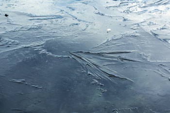 Фотография к новости: Автомобиль с людьми ушёл под лёд в Актюбинской области, погиб мужчина