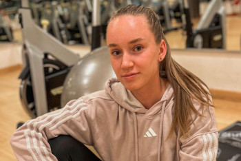 Фотография к новости: Елена Рыбакина сенсационно проиграла на турнире в Аделаиде