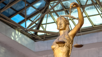 Фотография к новости: Пассажир через суд добился компенсации затрат за недопуск на рейс