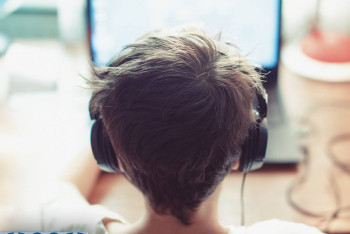 Фотография к новости: Более 15% детей в Казахстане ежедневно сталкиваются с негативным контентом в Сети