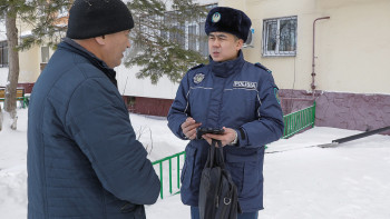 Фотография к новости: Столичный участковый показал, как проходит его рабочий день