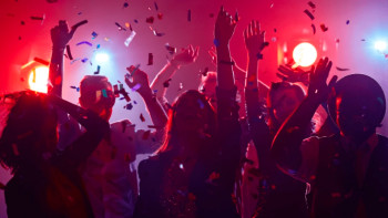 Фотография к новости: Двое кызылординских учителей лишились работы после посещения ночного клуба в Турции