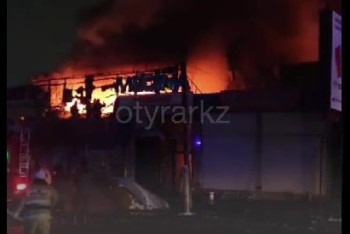 Фотография к новости: Крупный пожар охватил строительные магазины в Шымкенте