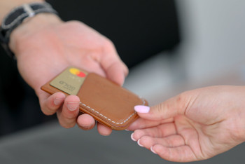 Фотография к новости: 128 трлн тенге перевели казахстанцы со своих карт в 2023 году