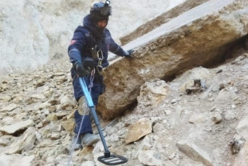 Фотография к новости: Кислородный баллон и сумку спасателя нашли на месте провала автобуса в Павлодарской области