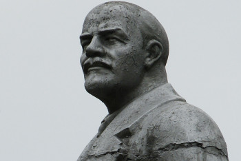 Фотография к новости: Захоронить нельзя оставить: о судьбе Ленина высказались россияне