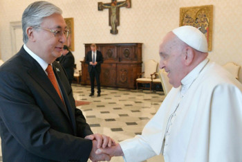 Фотография к новости: Встреча Касым-Жомарта Токаева с Папой Римским Франциском состоялась в Ватикане