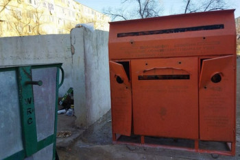 Фотография к новости: В Актау закладчики приспособили для своих нужд контейнеры для сбора ламп и батареек