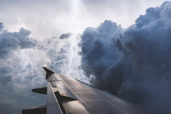 Фотография к новости: Самолёт упал в Афганистане: четыре человека выжили