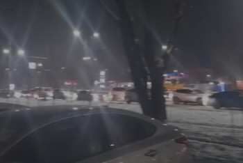 Фотография к новости: Пробки образовались возле АЗС в Алматы