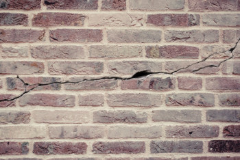 Фотография к новости: Трещины на 19 зданиях обнаружили после землетрясения в Алматинской области