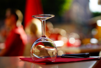 Фотография к новости: Первый за 72 года магазин с алкоголем открыли в Саудовской Аравии