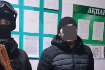 Фотография к новости: Лжеполицейского с оружием задержали в Уральске