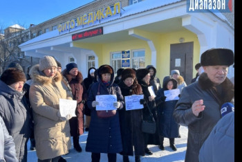 Фотография к новости: Жители Актобе потребовали вернуть им поликлинику