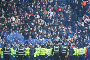 Фотография к новости: Матч кубка Англии остановили из-за массовой драки фанатов