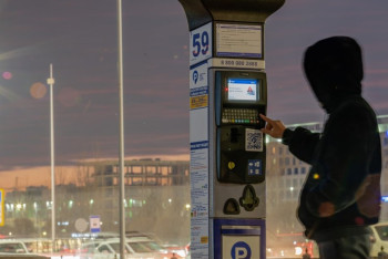 Фотография к новости: Парковки возле бизнес-центров останутся платными в Астане