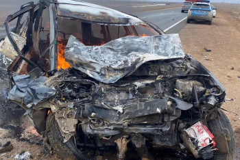 Фотография к новости: Два человека сгорели в автомобиле в жуткой аварии в Атырауской области