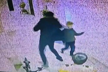 Фотография к новости: Столичные полицейские задержали напавшего в подъезде на детей мужчину