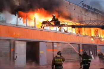 Фотография к новости: Крупный вещевой рынок горит в Семее: названа предварительная площадь пожара