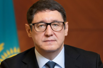 Фотография к новости: Алмасадам Саткалиев сохранил кресло в Минэнерго