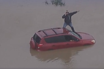 Фотография к новости: Улицы Лос-Анджелеса залило грязью