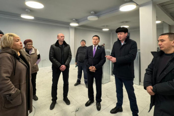 Фотография к новости: Партийный контроль: успеют ли достроить школу к началу учебного года в ВКО