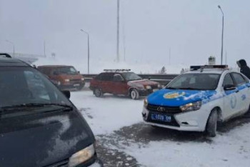 Фотография к новости: Более 300 автомобилей скопилось из-за ДТП на трассе Караганда – Темиртау