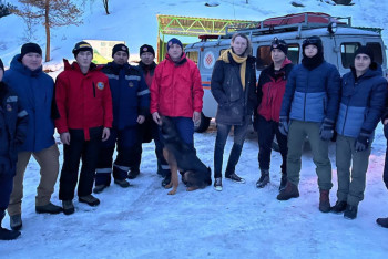 Фотография к новости: Российский турист едва не отморозил ноги на вершине "Три Брата" в Алматы