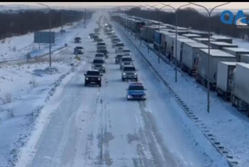 Фотография к новости: В Актюбинской области образовался затор из автомобилей протяженностью 30 км