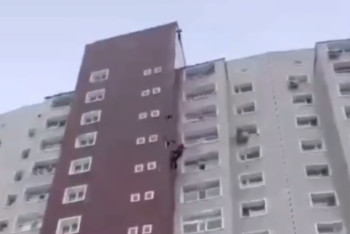 Фотография к новости: Опасность обрушения облицовки в столичном ЖК предотвратили спасатели