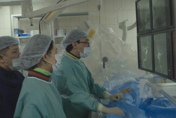 Фотография к новости: Беспокоили головные боли: гигантскую аневризму мозга удалили мужчине в Астане