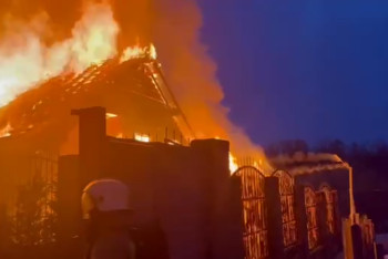 Фотография к новости: Банный комплекс горит в Алматы