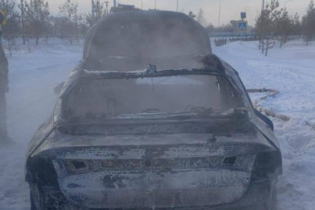 Фотография к новости: Автомобиль сгорел по дороге в аэропорт в Астане