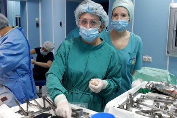 Фотография к новости: "Этим врачам всё равно": интервью с операционной медсестрой о стереотипах пациентов и ценности жизни