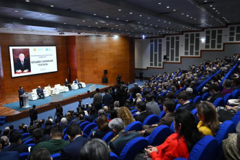 Фотография к новости: Презентованы книга и фильм о Бердибеке Сапарбаеве