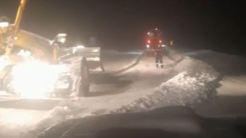 Фотография к новости: Появилось видео с трассы в области Абай, где застряли более 100 авто